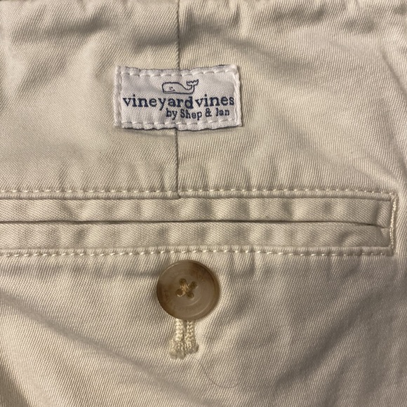 Vineyard vines khaki shorts size 12 - Picture 7 of 7